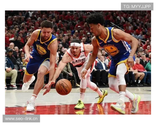 夏普高光表现引爆全场 开拓者力拼勇士上演季前赛精彩对决