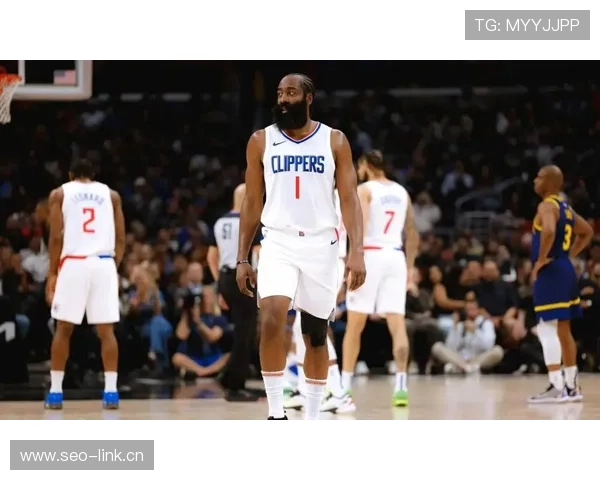 快船正式宣布保罗加盟球队迎回船长再度征战NBA赛场 快船正式宣布保罗加盟球队迎回船长再度征战NBA赛场