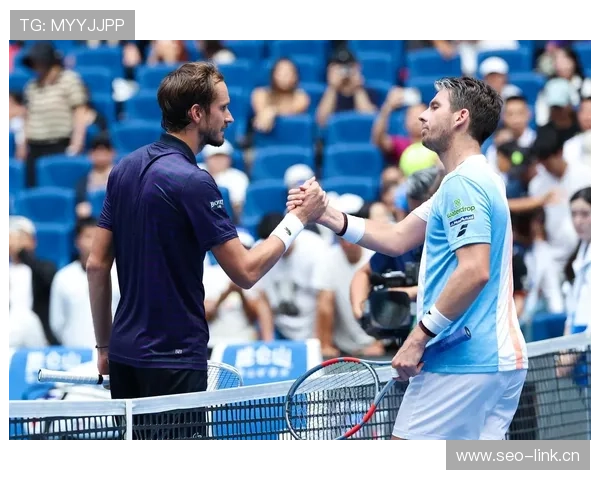 梅德韦杰夫力克对手成功晋级中网男单四强 展现强大实力 梅德韦杰夫力克对手成功晋级中网男单四强 展现强大实力